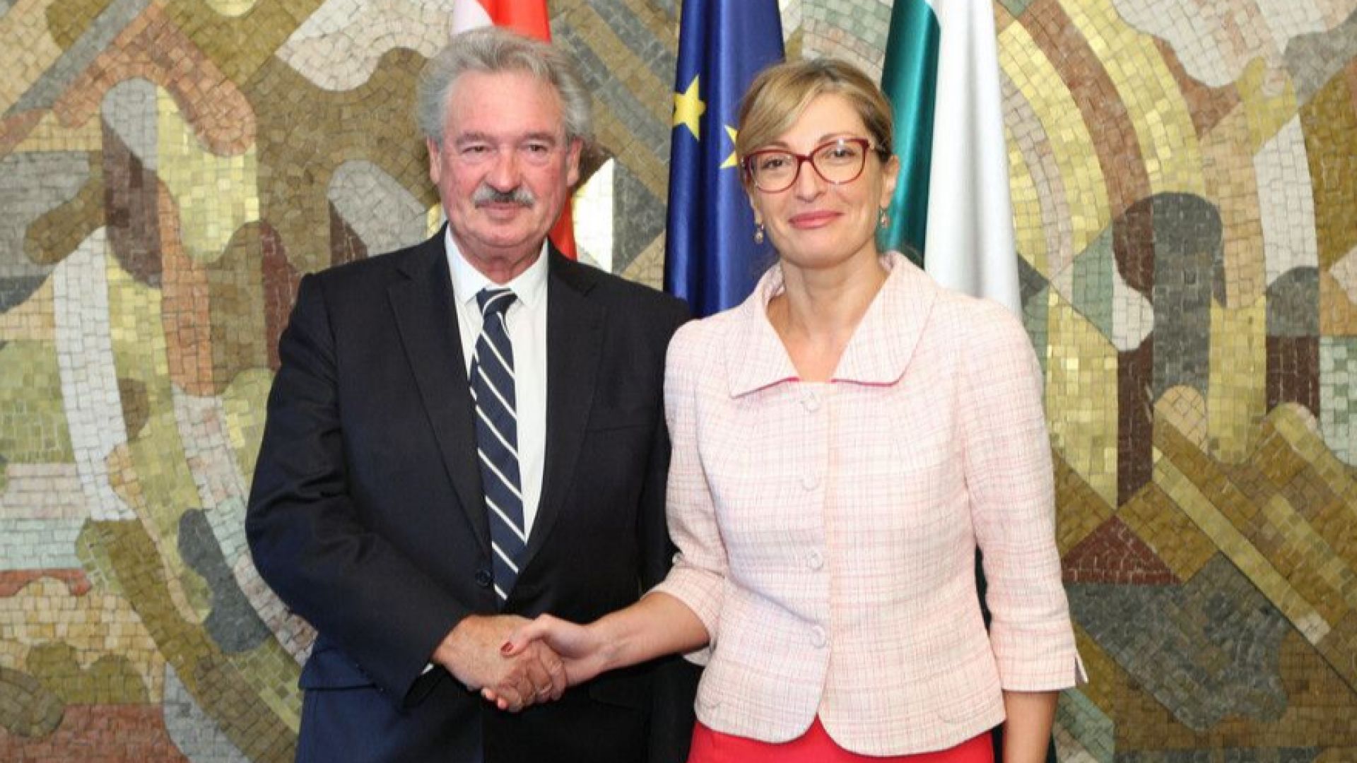 Вицепремиерът и министър на външните работи Екатерина Захариева и министърът