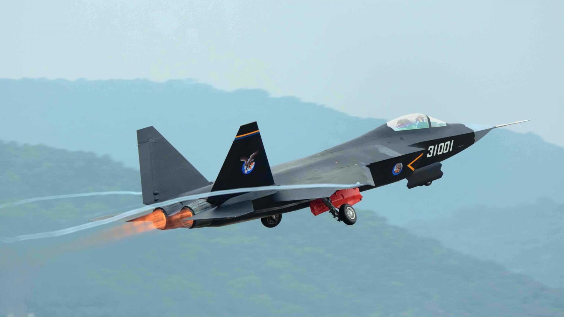 Как Китай комбинира F-22 и F-35 в един самолет (снимки)