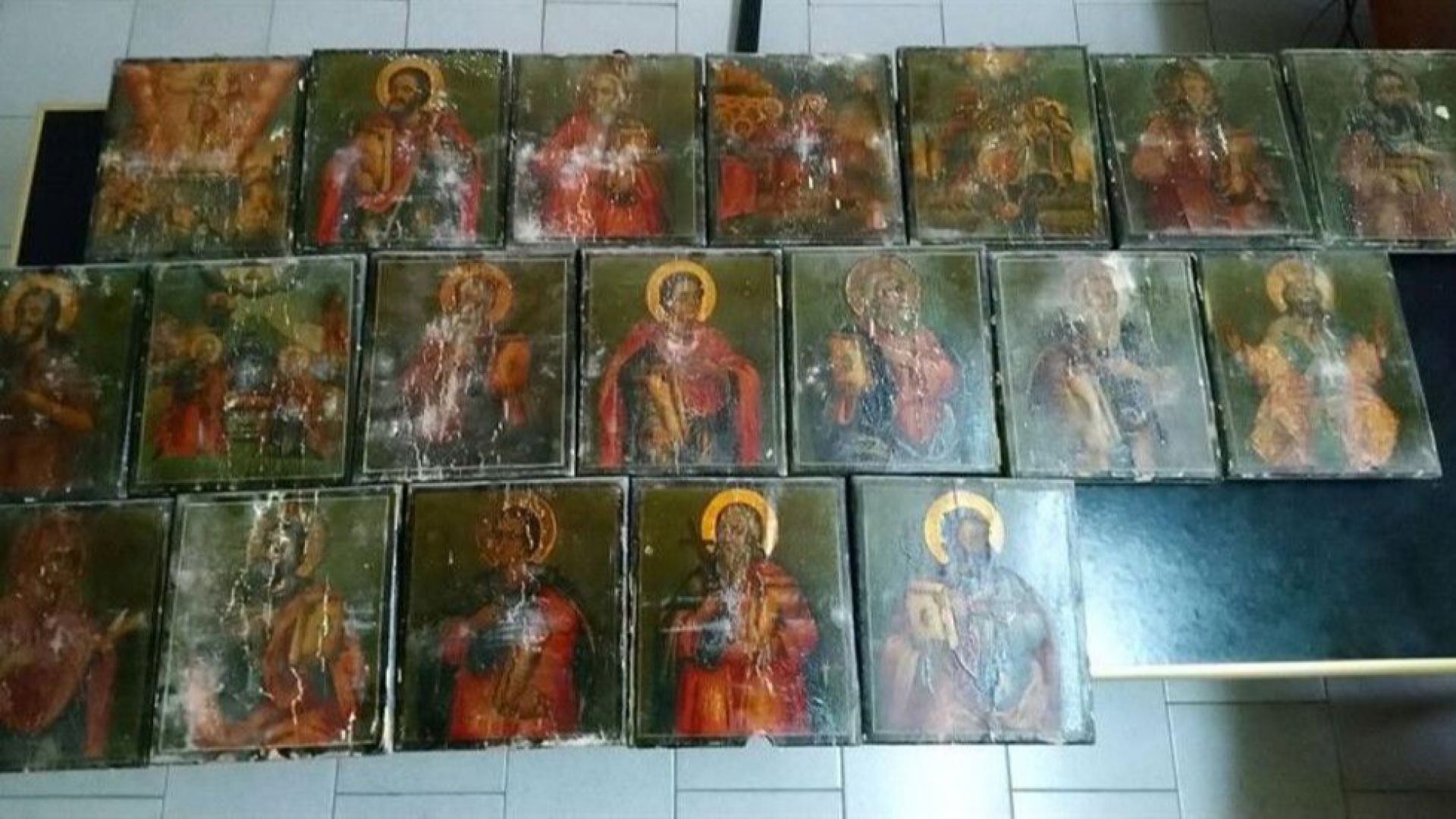 Задържаха двама души за серия от кражби на храмове в