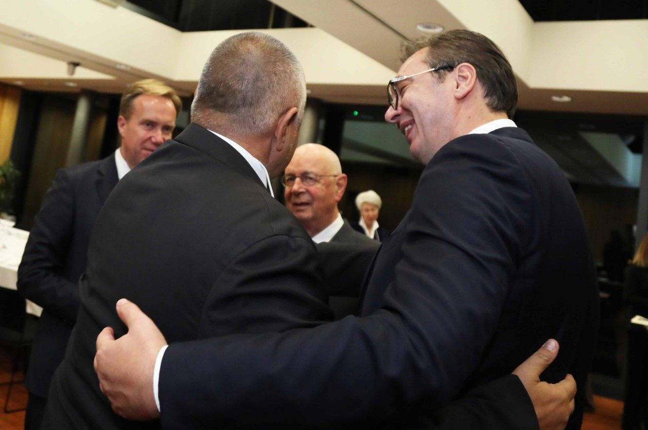 Бойко Борисов и сръбският президент Александър Вучич се прегърнаха 