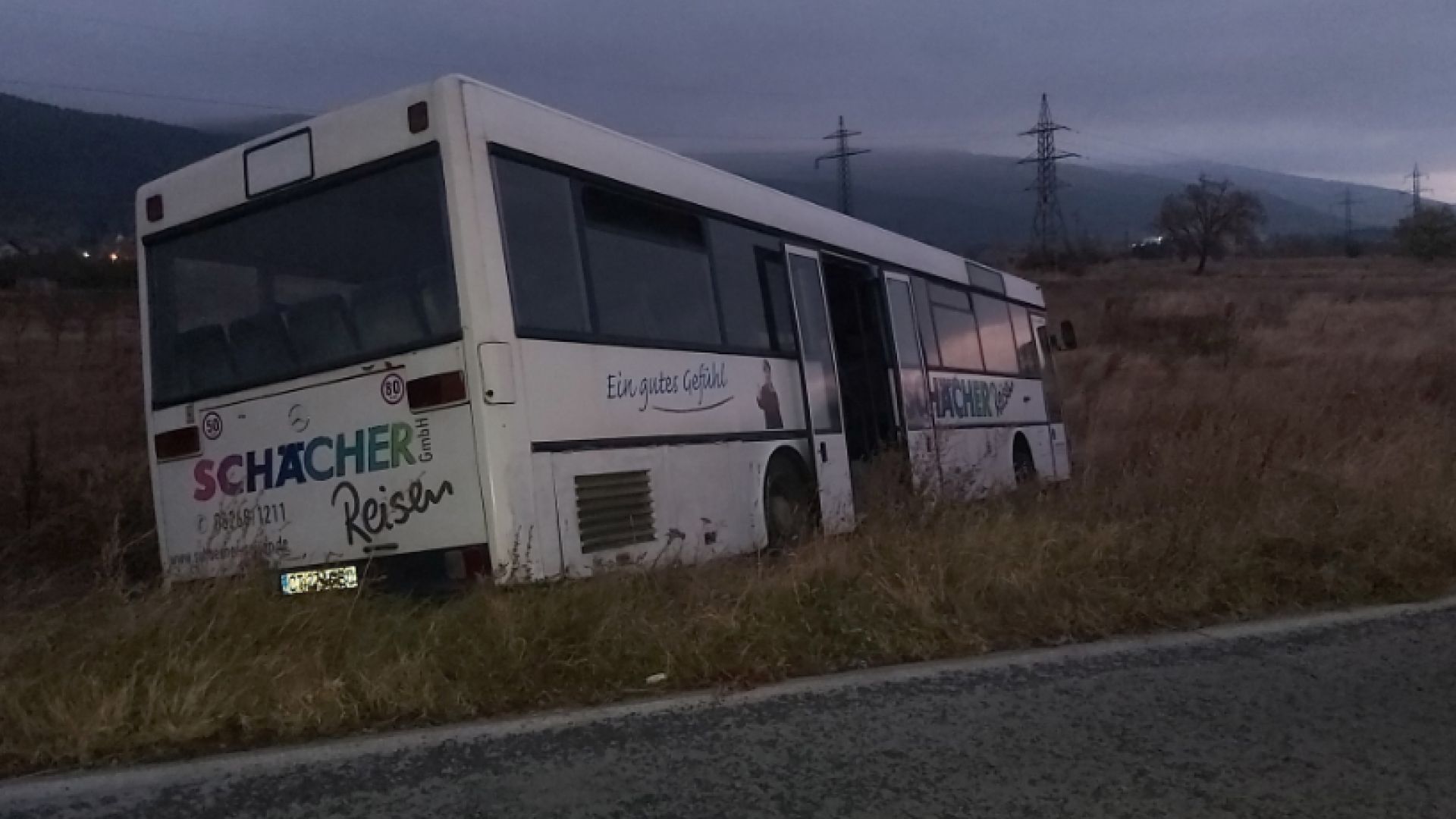Инцидент с автобус превозващ работници става в петък сутринта край