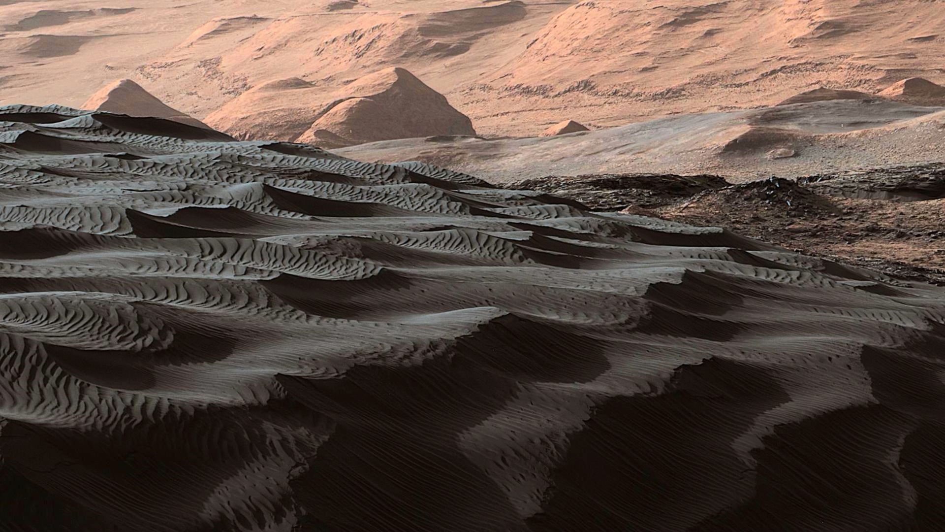 Черните дюни на Марс