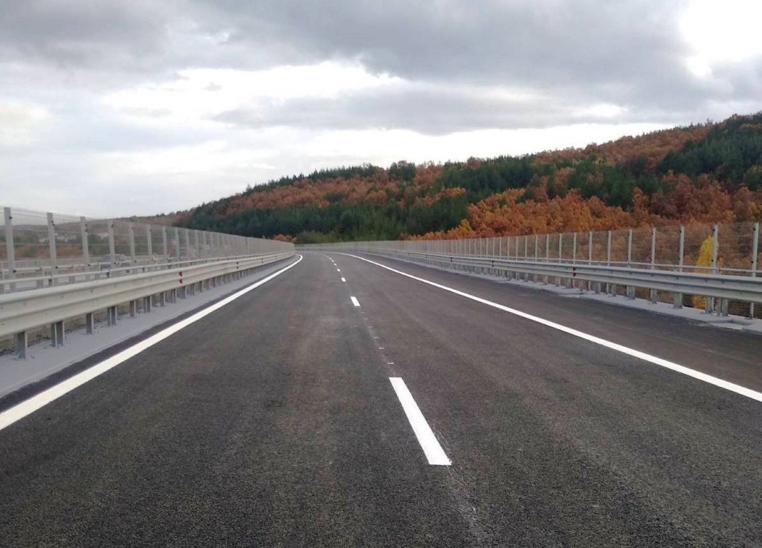 Може един ден така да изглежда магистралата "Дунав - Егея". На снимката е лот 3.3 от магистрала "Струма"