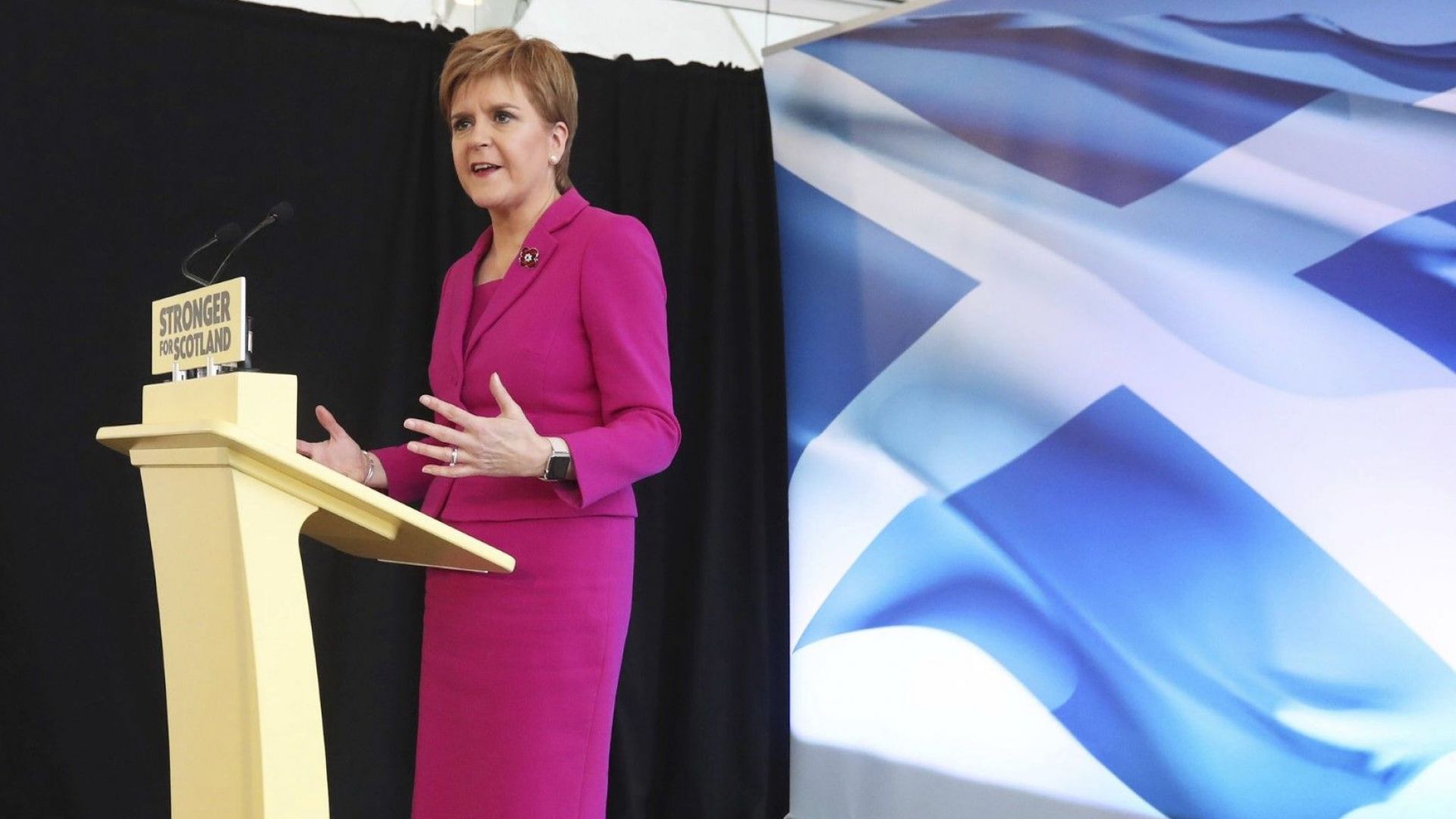 Лидерката на шотландските сепаратисти Никола Стърджън заяви че британският премиер