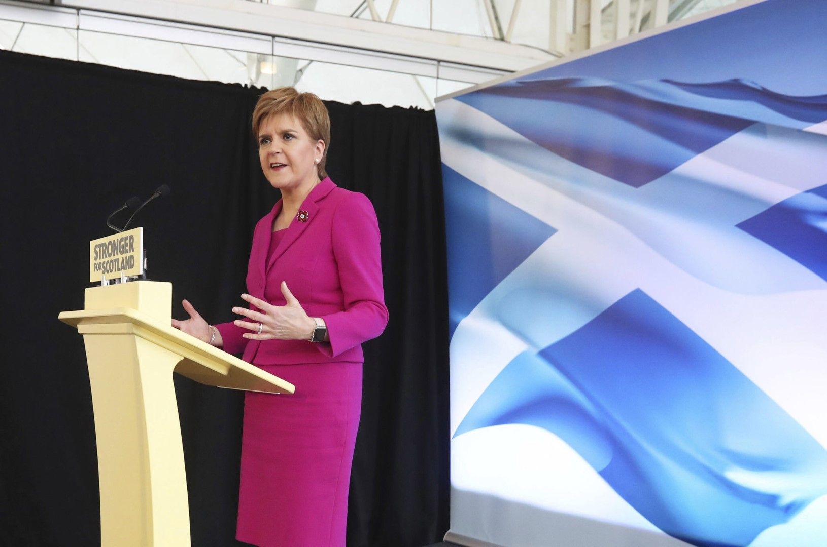 Никола Стърджън призова активистите от нейната Шотландска национална партия да прекратят кампанията за референдума