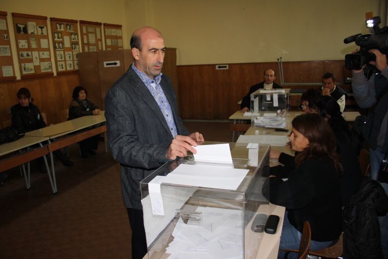 Йордан Лечков гласува на изборите през 2011 г., когато беше кандидат на ГЕРБ
