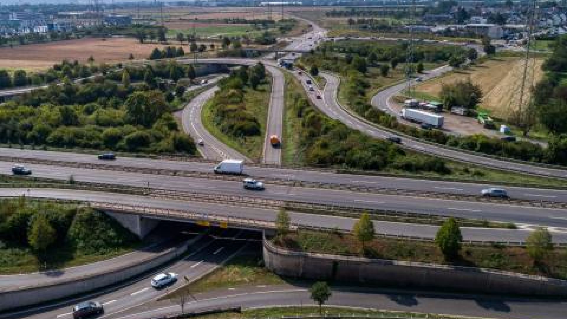 Туристически автобус от Полша излезе от пътя днес в Германия