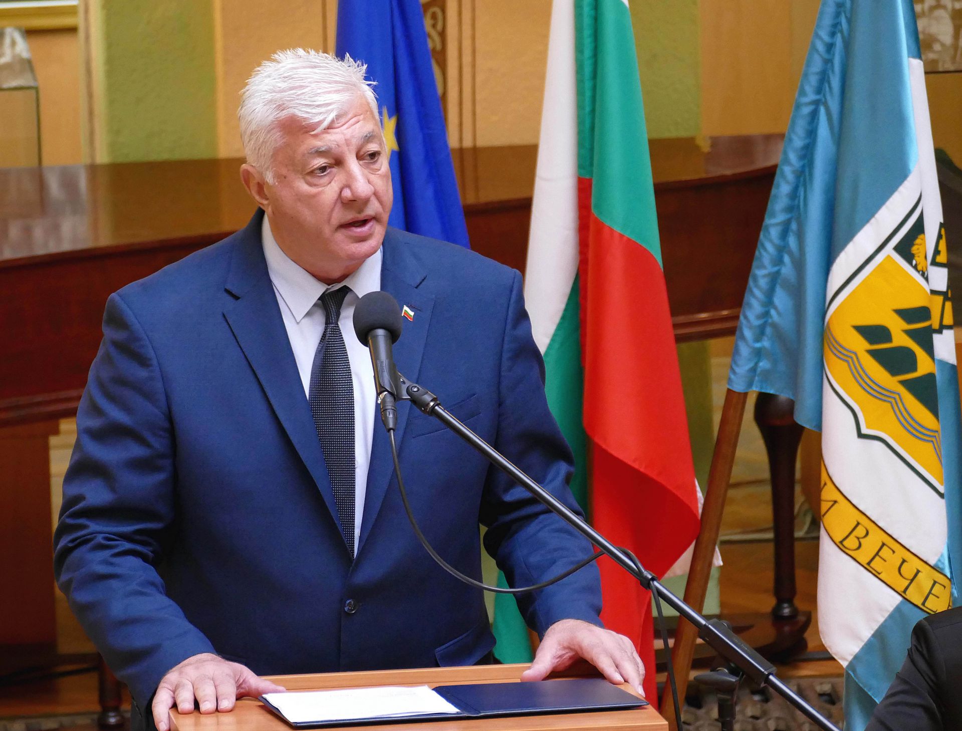 Новият кмет на Пловдив Здравко Димитров, заедно с шест районни кметове и 51 общински съветници положиха клетва