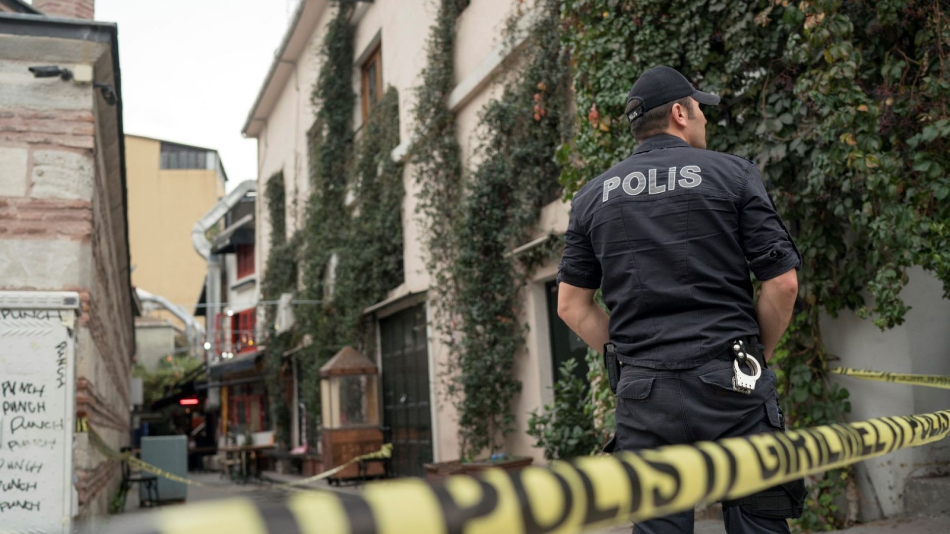 Ексбритански разузнавач, основател на "Белите каски", открит мъртъв в Истанбул