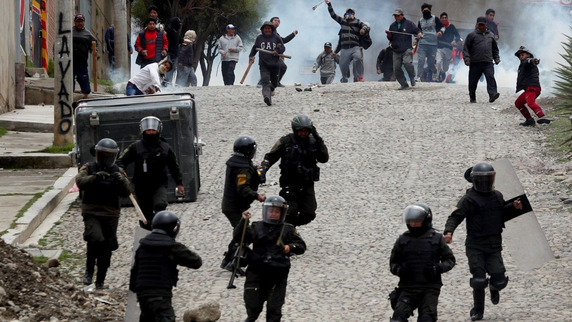 Подалият оставка вътрешен министър на Боливия Карлос Ромеро е потърсил