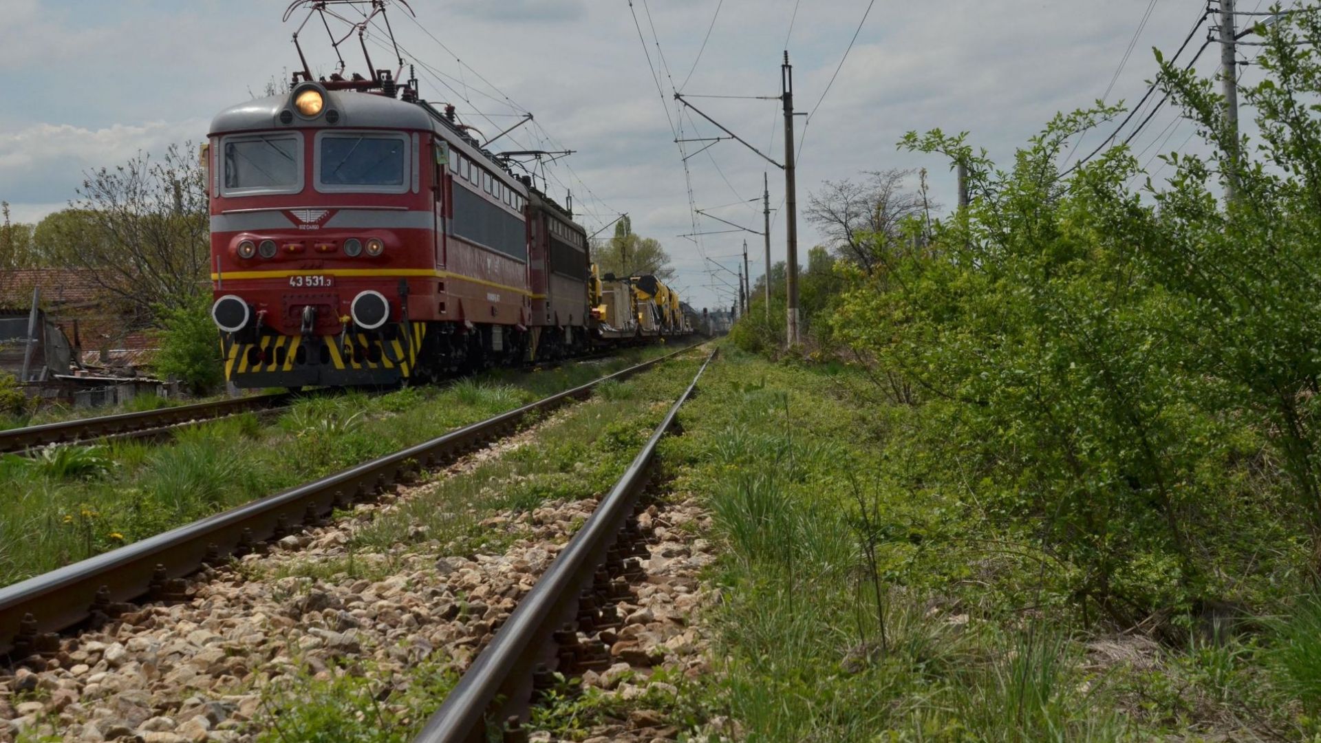 Влак блъсна и уби възрастен мъж край Дупница