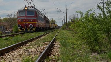  Влак блъсна автомобил на жп прелез край Асеновград, кантонерът бил пийнал 