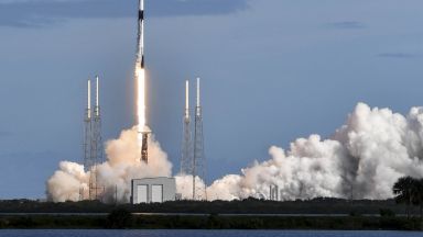 SpaceX изстреля 60 спътника в космоса