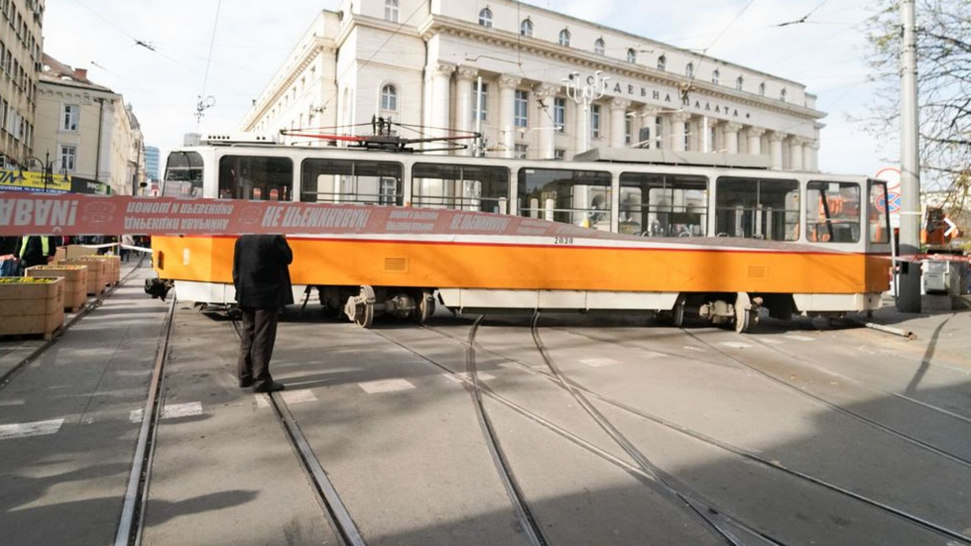 Ватманката управлявала трамвая който дерайлира при Съдебната палата вчера ще