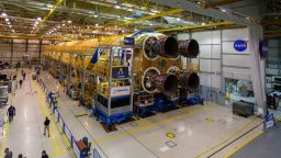 Следващата лунна мисия на НАСА ще лети само около Земята?