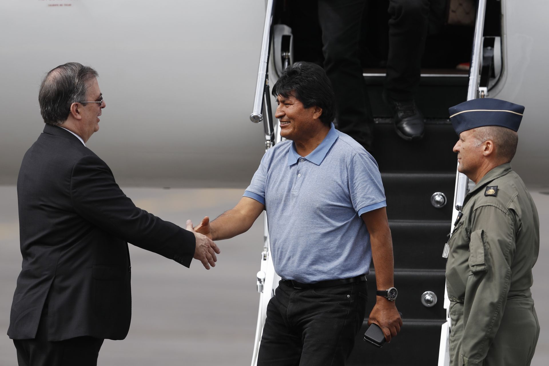 Външният министър на Мексико посрещна вече бившия президент на Боливия