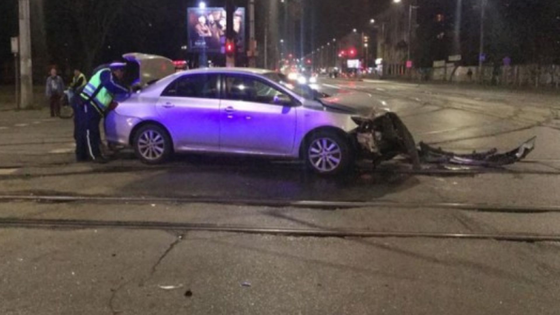 Тежка катастрофа с участието на полицейска кола е станала на