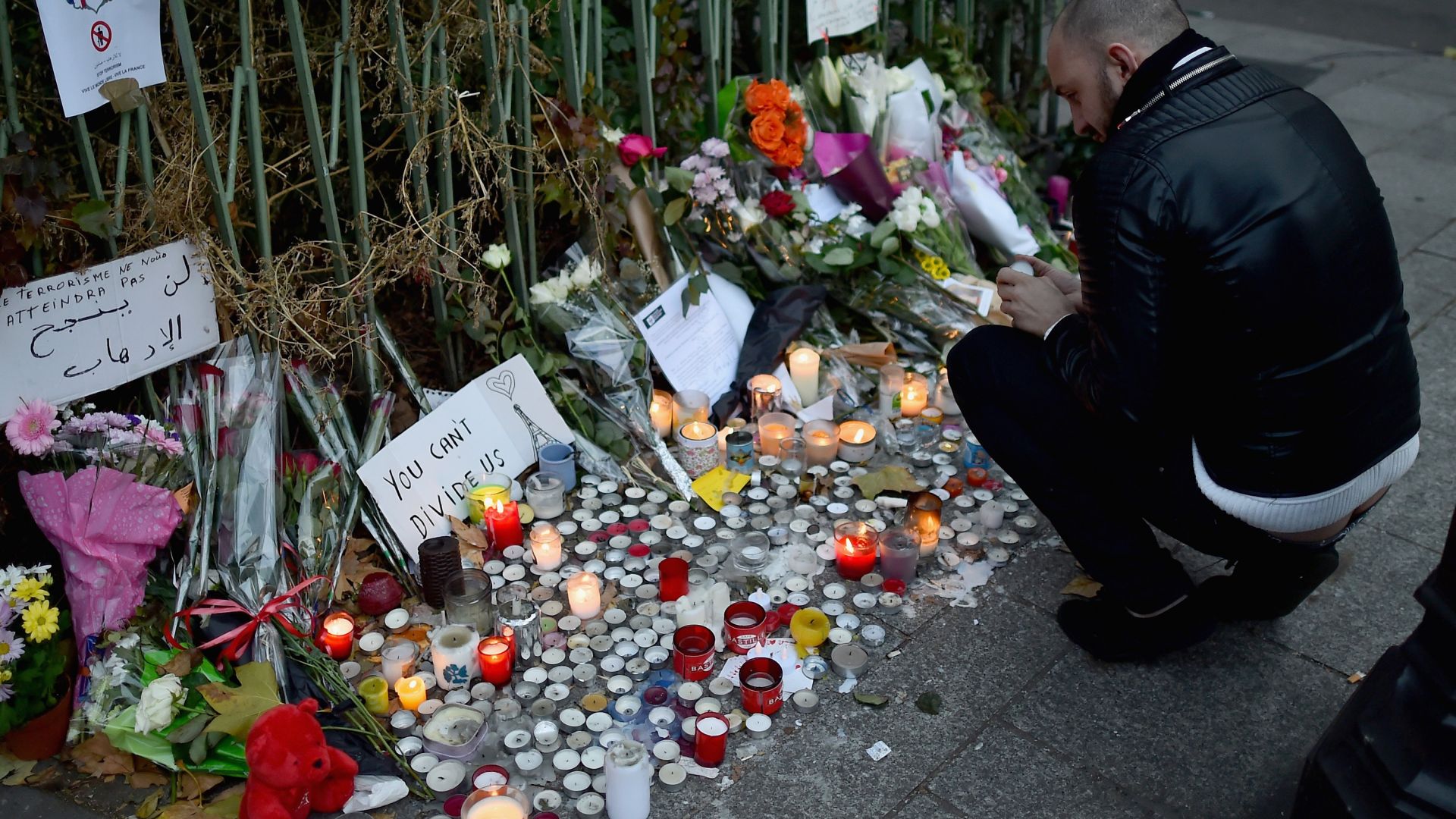 Франция си спомня днес за жертвите на терористичните нападения извършени
