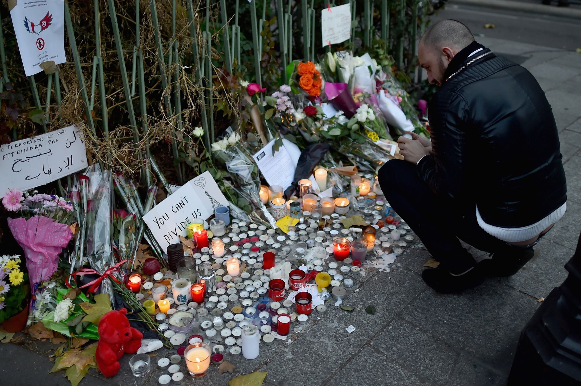 Франция си спомня днес за жертвите на терористичните нападения