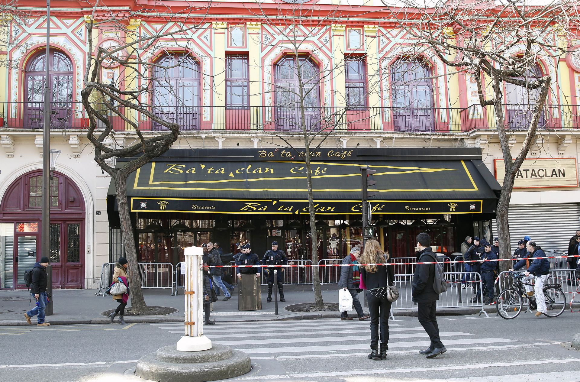 Атаки има на още 6 места в Париж