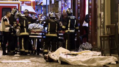 Франция си спомня днес за жертвите на серията терористи атаки