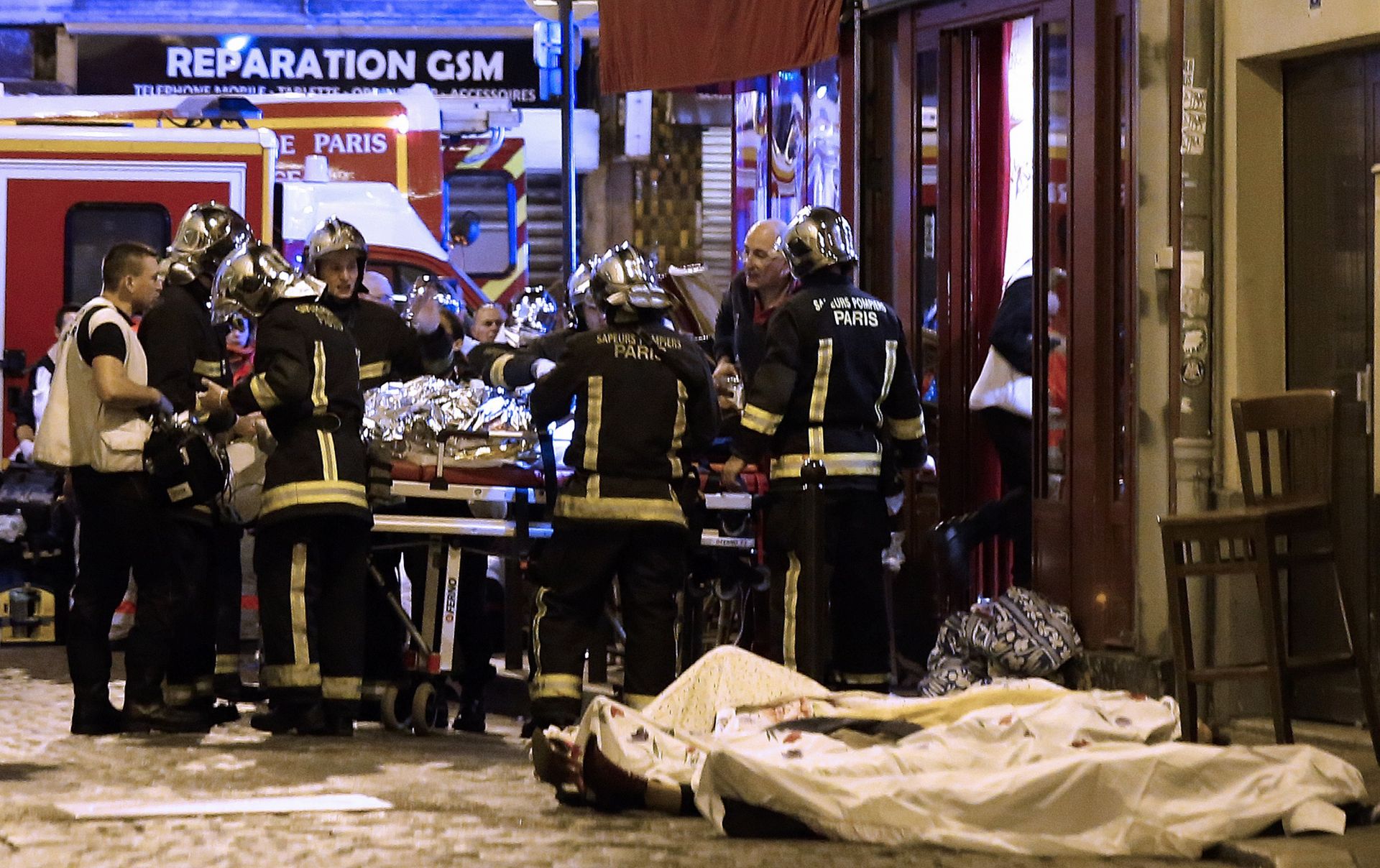 Кадри след атентата в концертната зала "Батклан" в Париж, където през 2015 г. терористи убиха 90 души