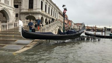 8 ранени при сблъсък на корабче и две гондоли във Венеция