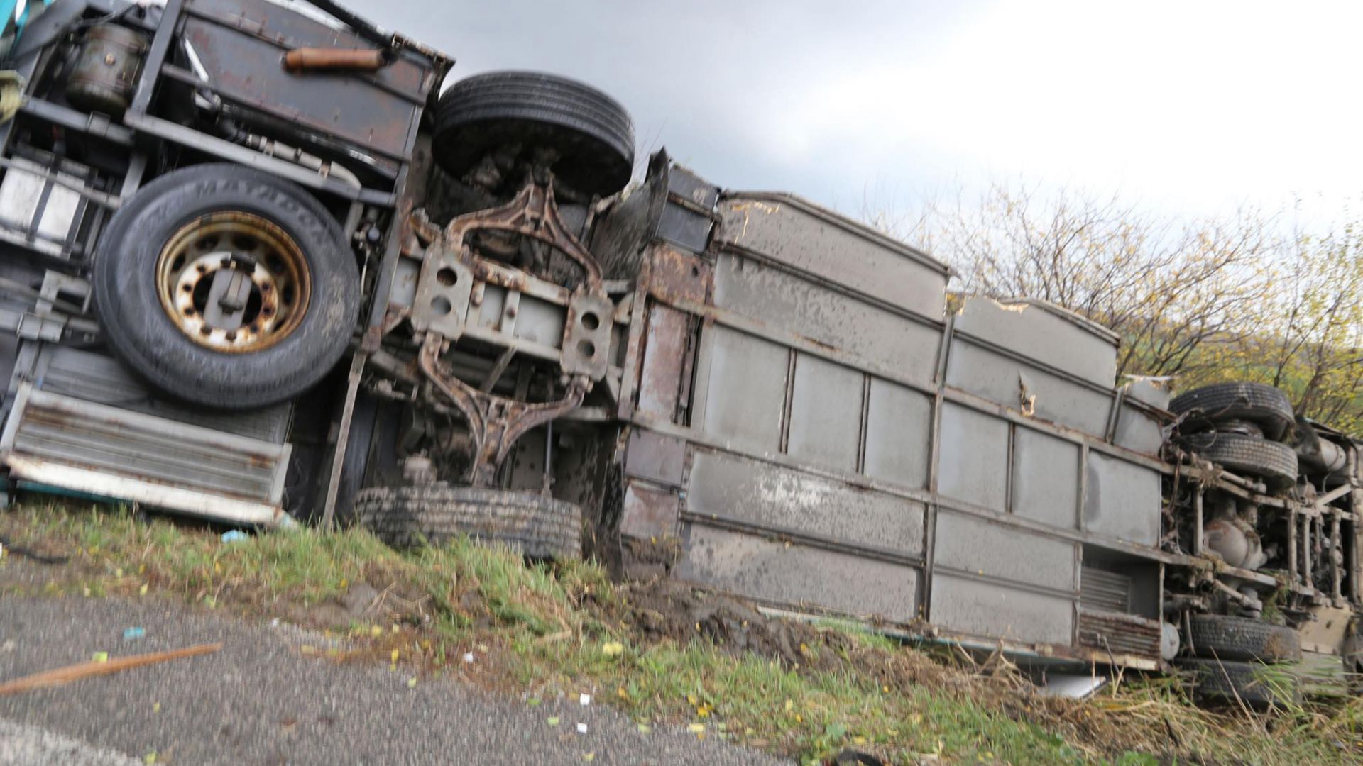 Камион с българска регистрация е катастрофирал край северномакедонския град Куманово