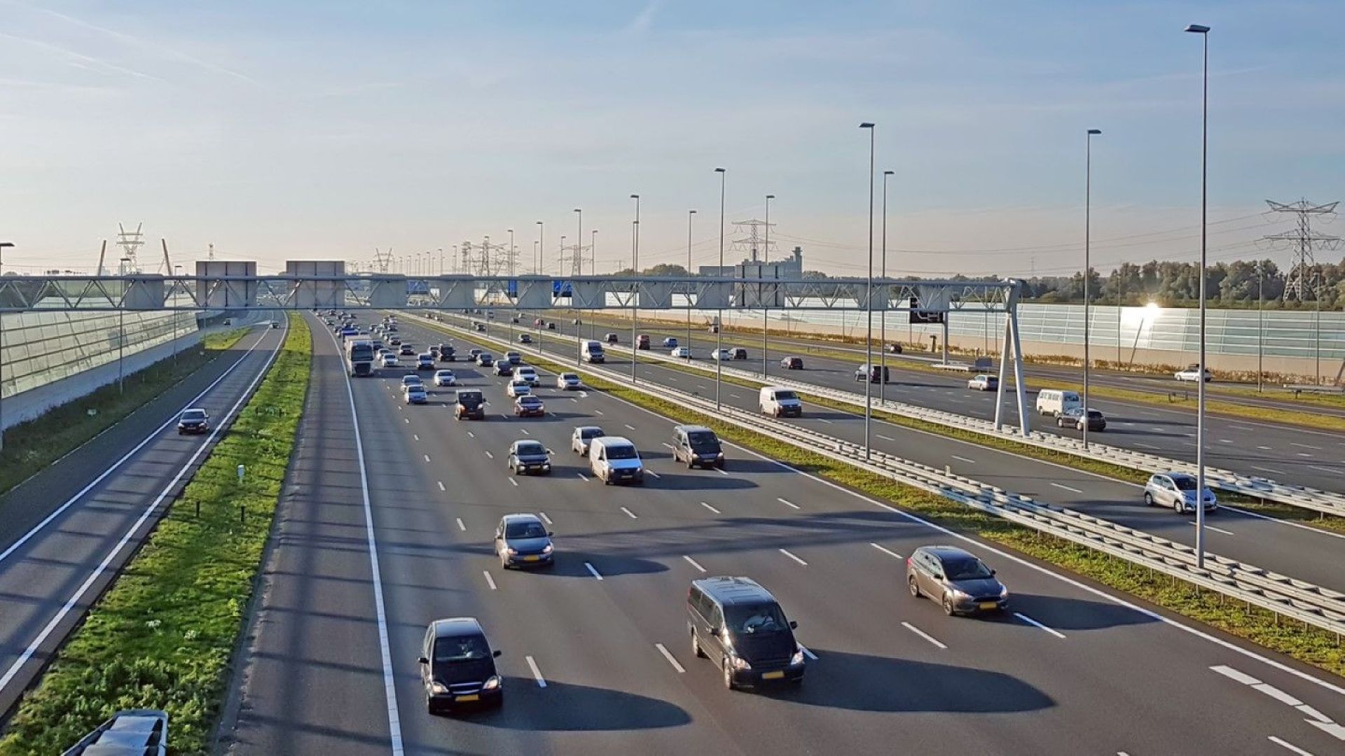 Холандия намалява максималната скорост по магистралите до 100 километра в час