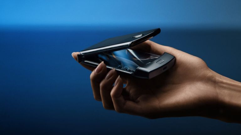 Какво знаем за следващия сгъваем смартфон на Motorola