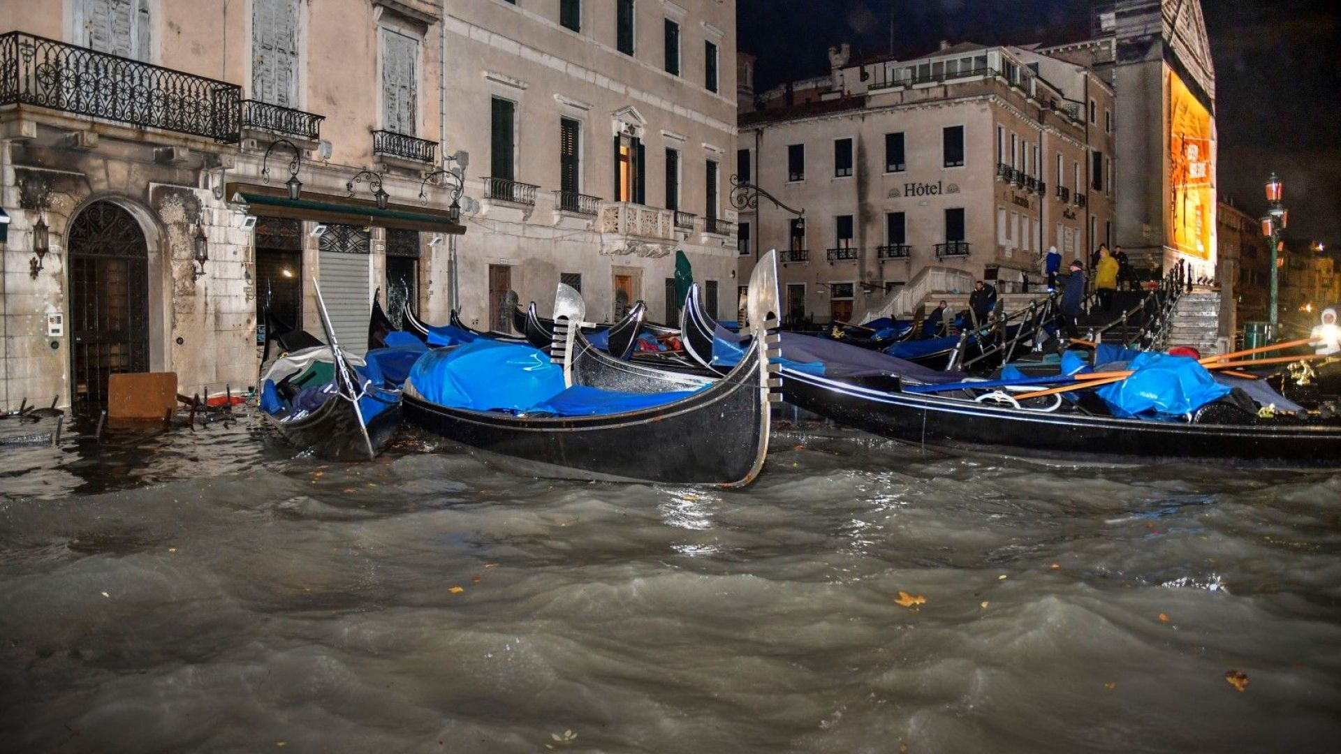 Необичайно тежките наводнения във Венеция пожарите в Австралия и дори
