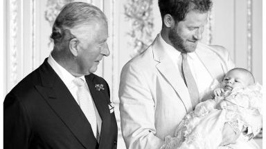 Хари и Арчи поздравиха принц Чарлз за рождения му ден с непоказвана снимка