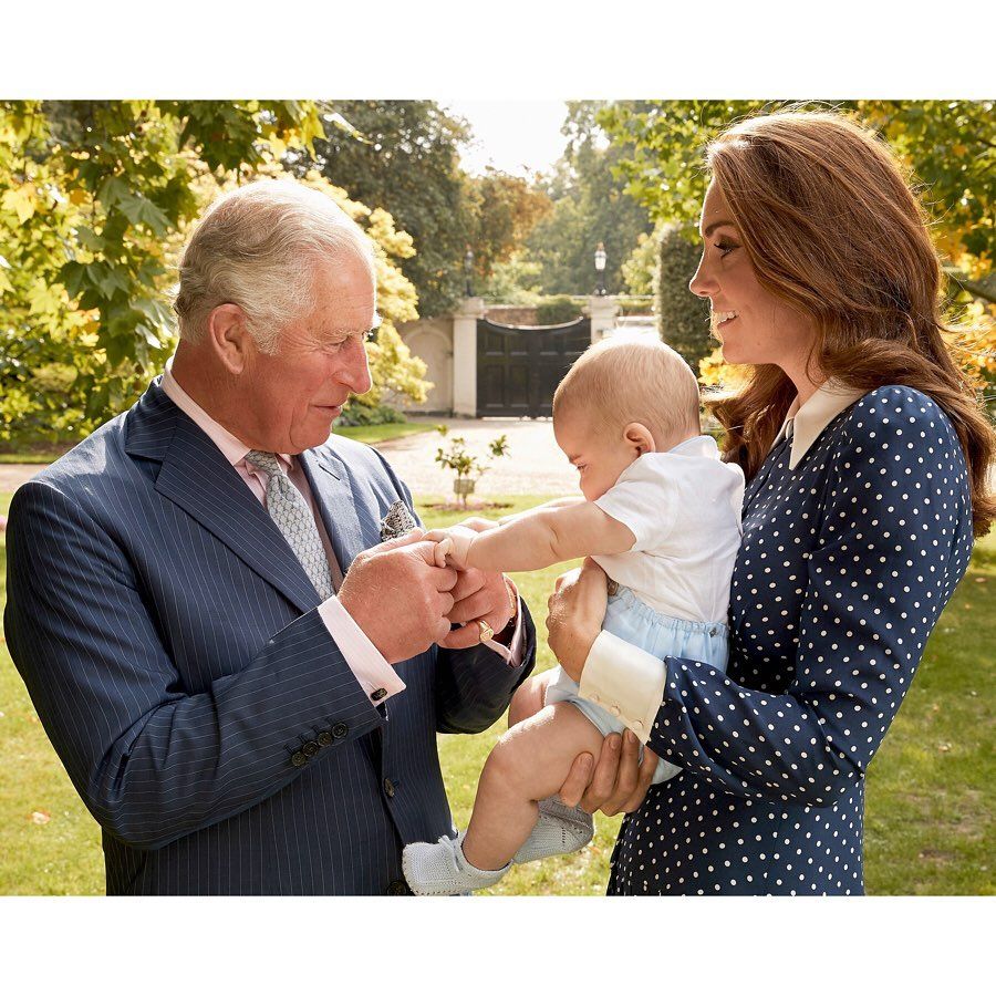 принц Чарлз с Кейт Мидълтън и принц Луи