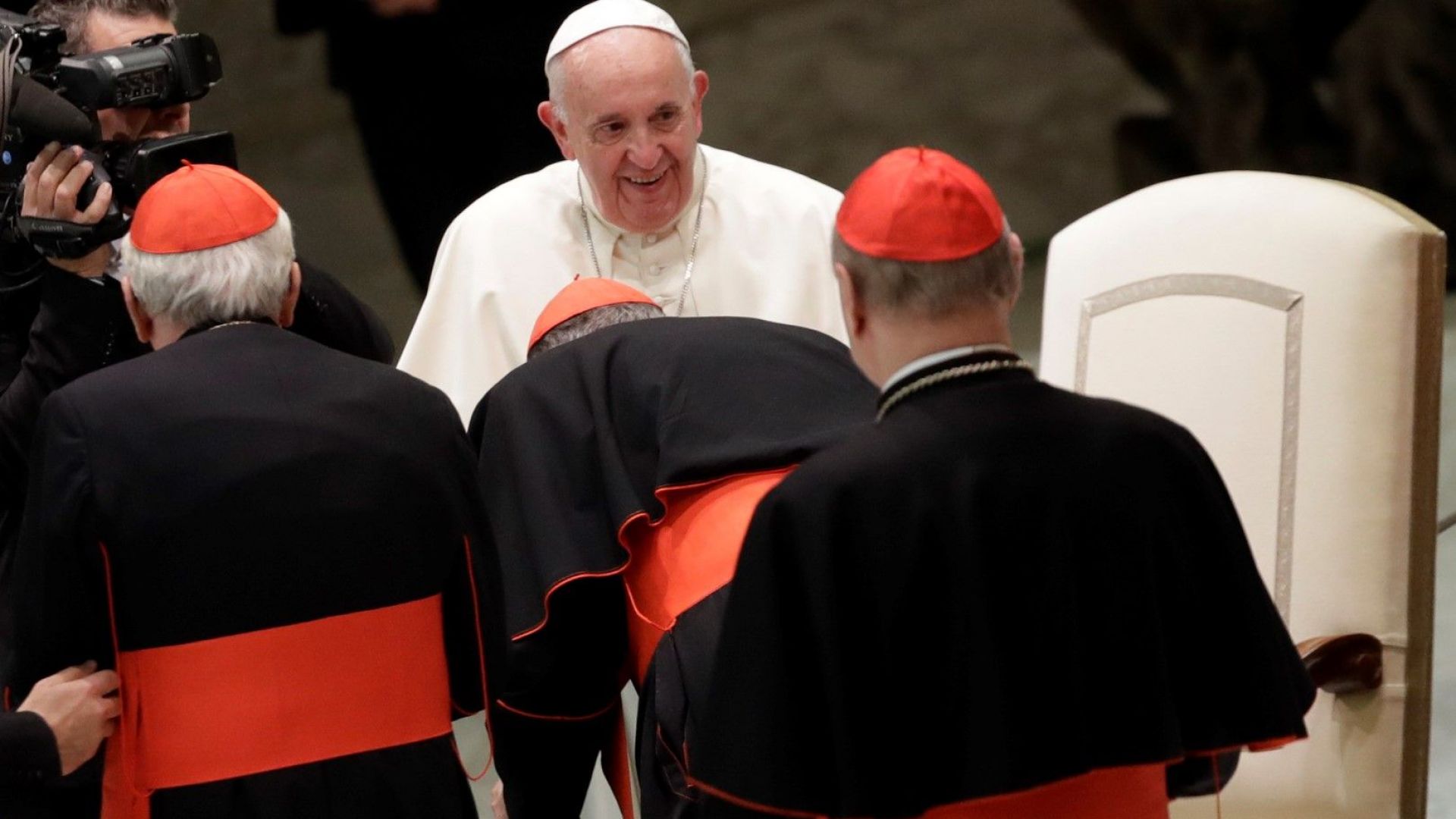 Папа Франциск призова Фейсбук Епъл Майкрософт Гугъл и други технологични