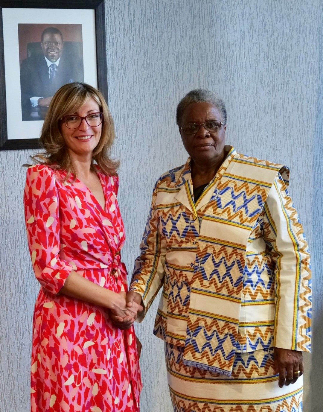 Екатерина Захариева разговаря на четири очи с вицепремиера и министър на международните отношения и сътрудничеството на страната Нетумбо Нанди-Ндаитва