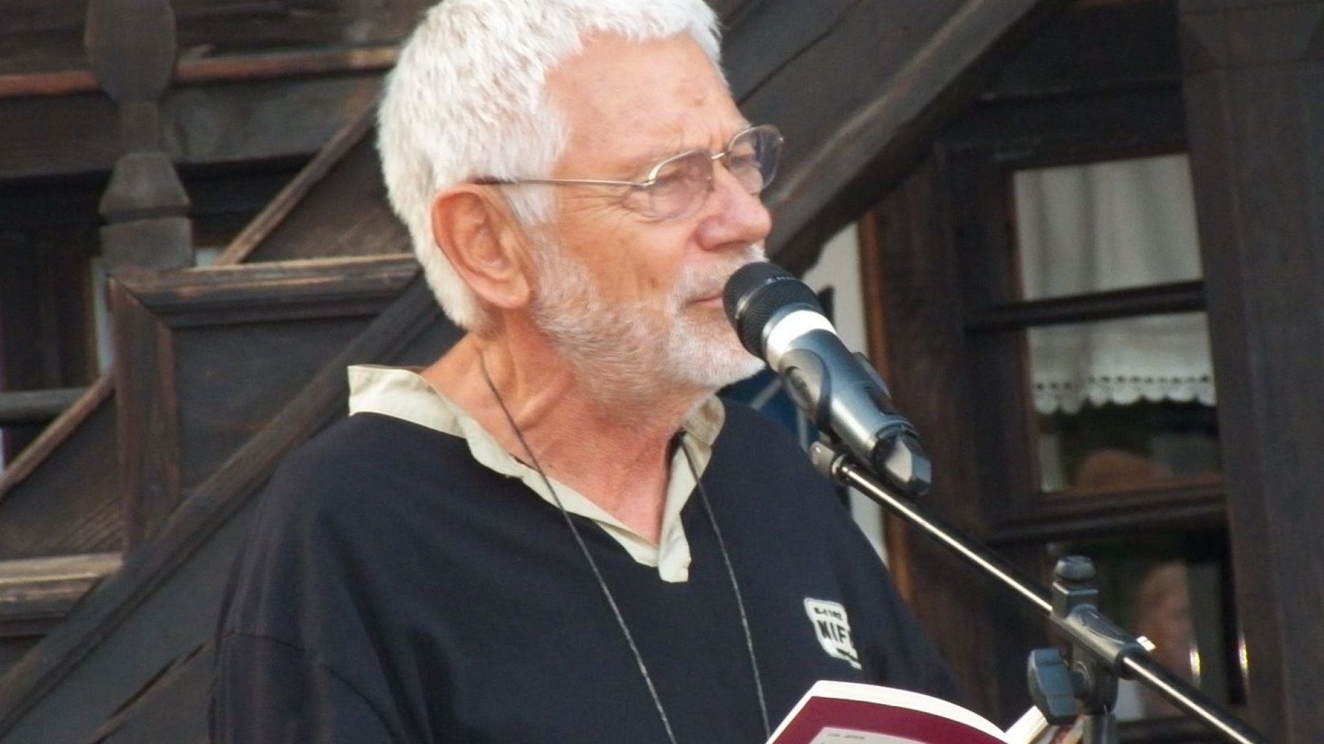 Поетът Недялко Йорданов е обвиняем с мярка подписка и забрана