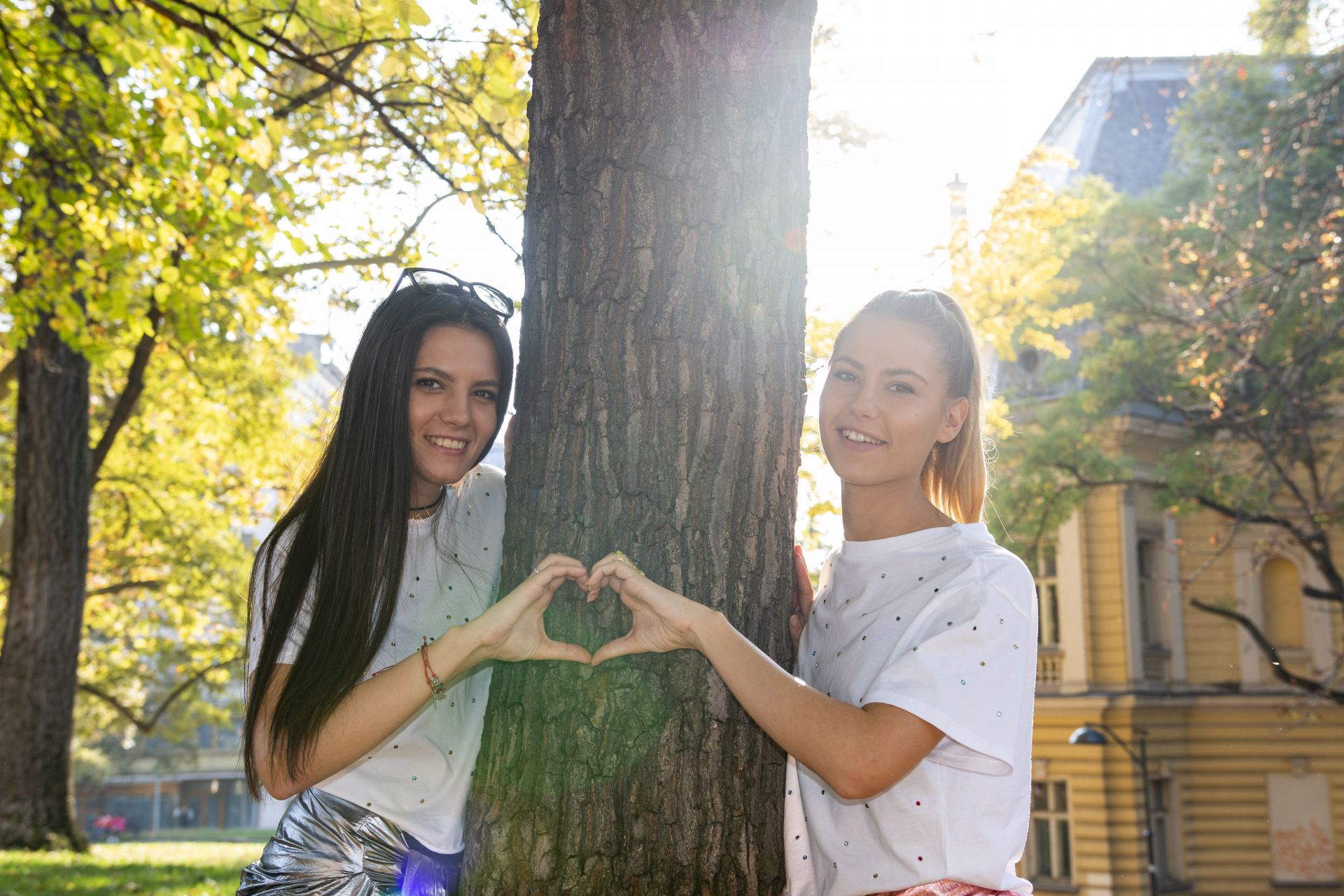 Ива и Велислава Костадинови