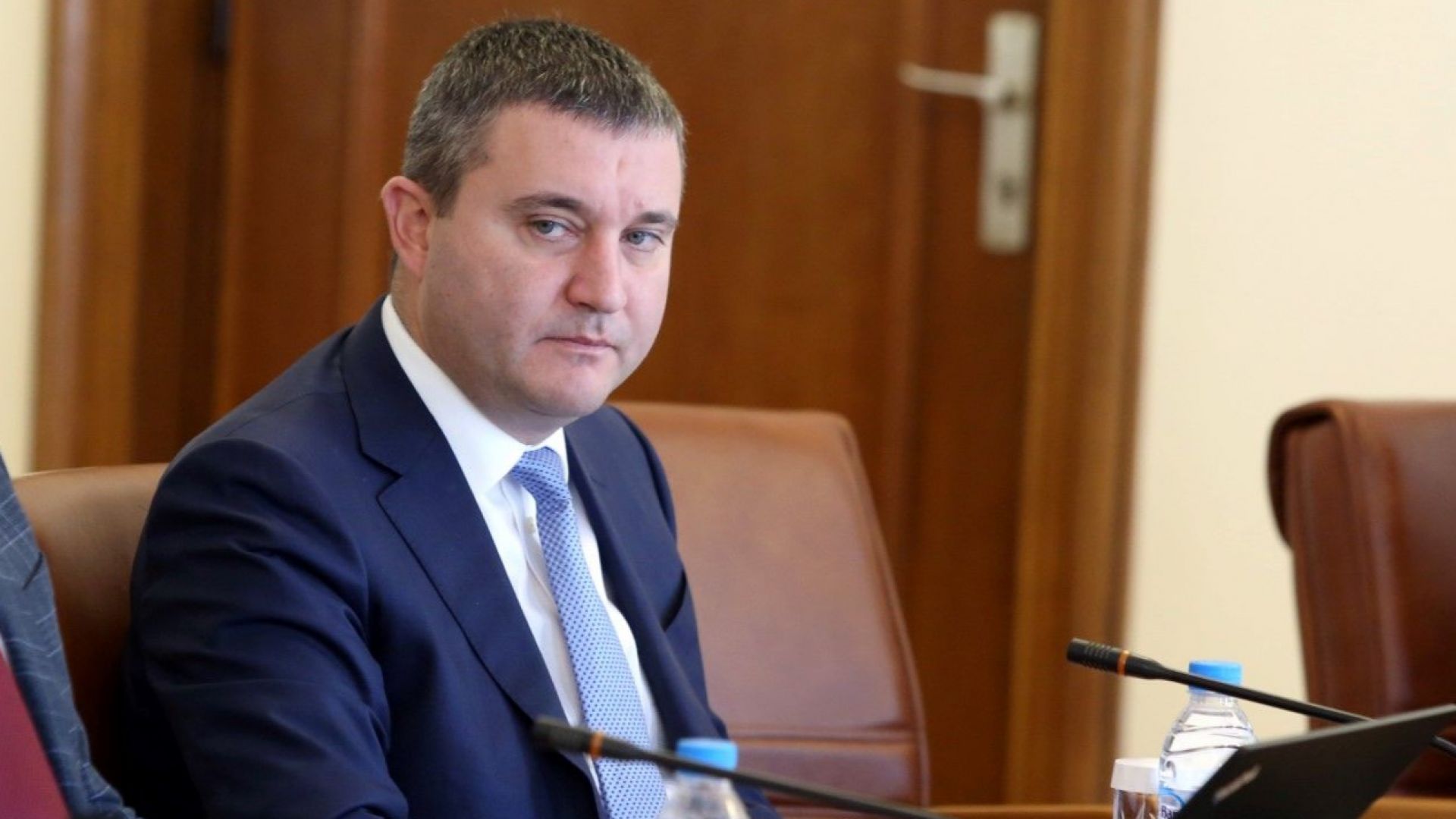 Горанов призова общините да въведат свой подоходен данък, ако искат повече пари