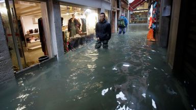 Нова "висока вода" потопи Венеция 
