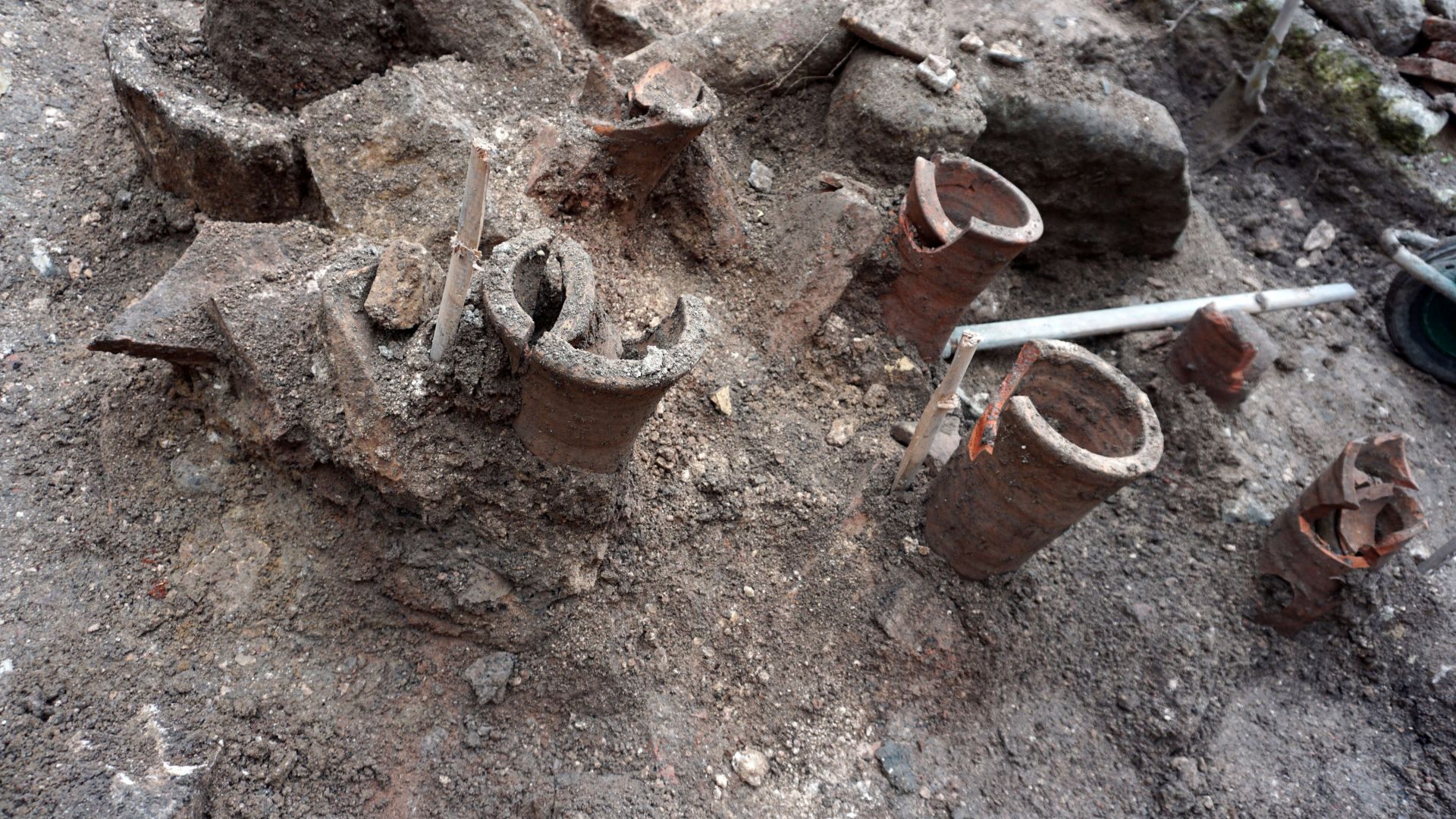 Останки от късноантична баня намериха археолози в историческия център на