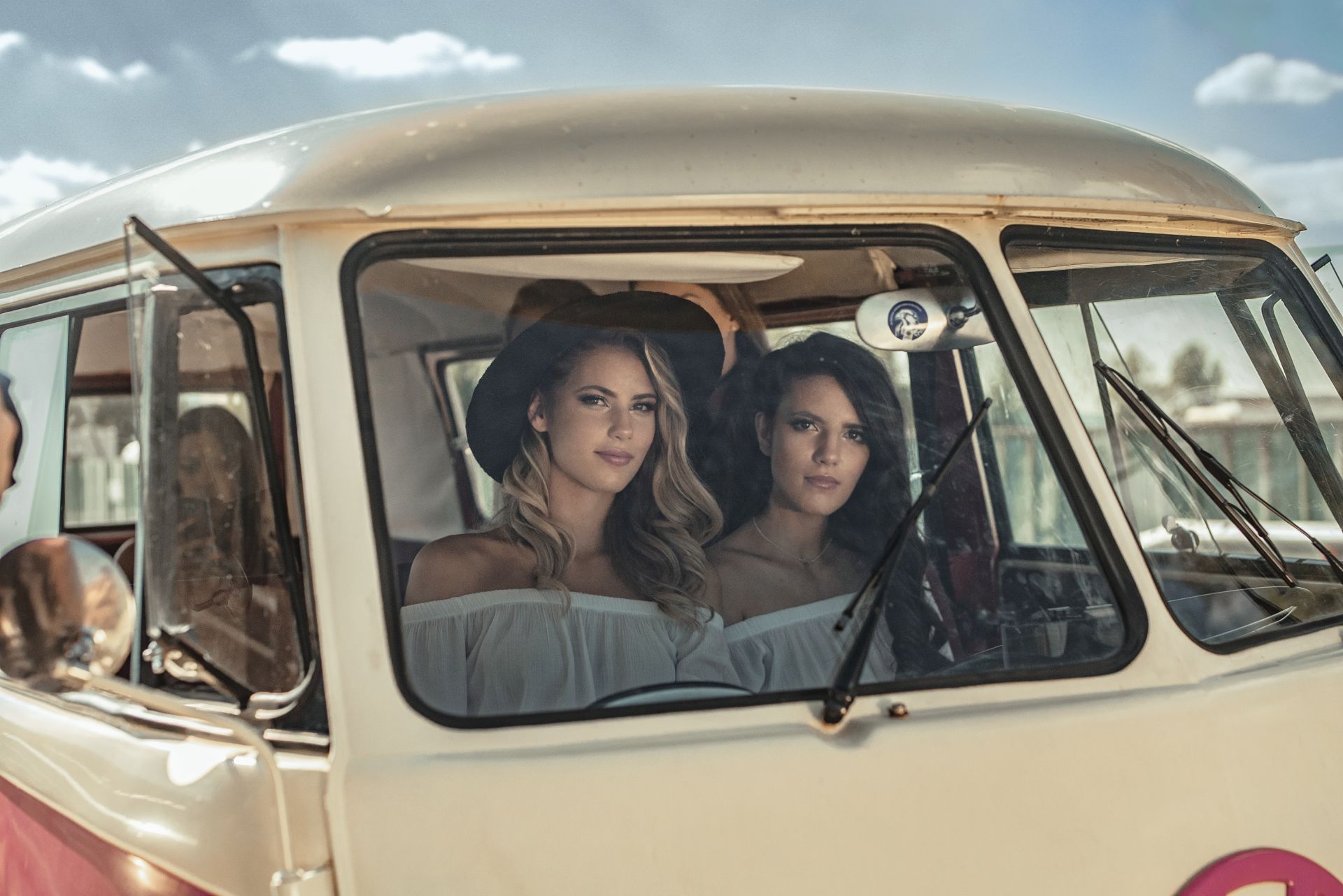 Ива и Велислава Костадинови