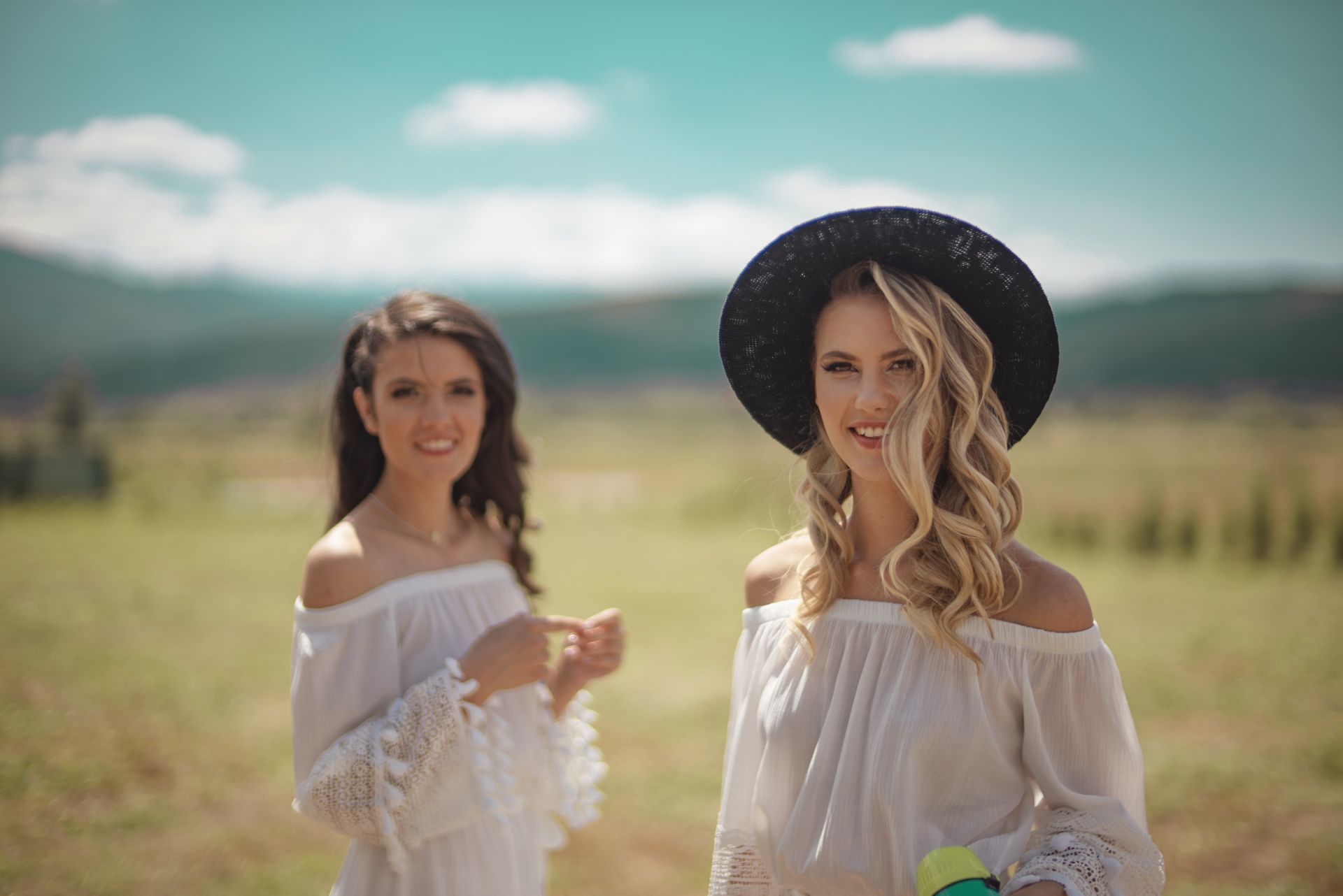 Ива и Велислава Костадинови