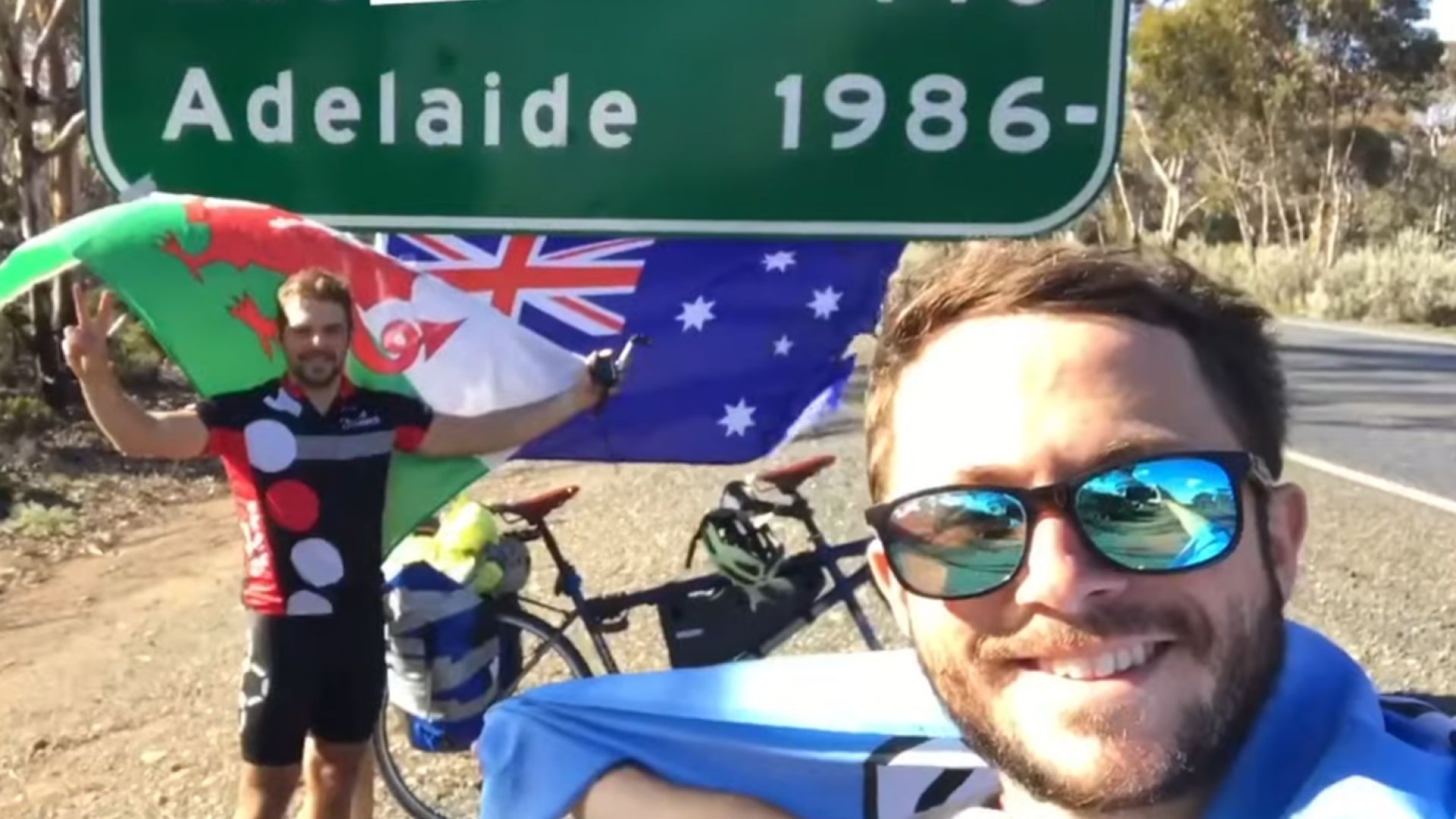 Двама британци обиколиха света с велосипед тандем за 218 дни и 22 часа (видео)