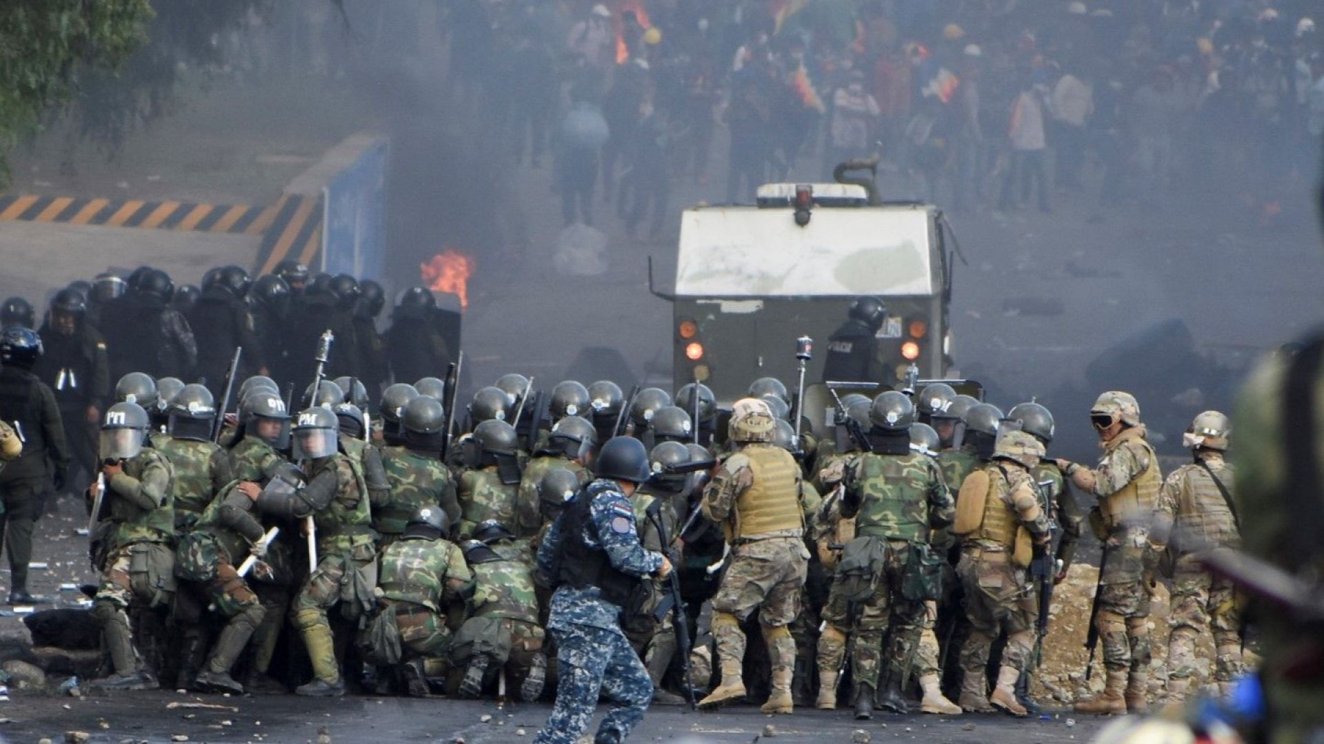 Най малко пет души загинаха а най малко 50 бяха ранени вчера