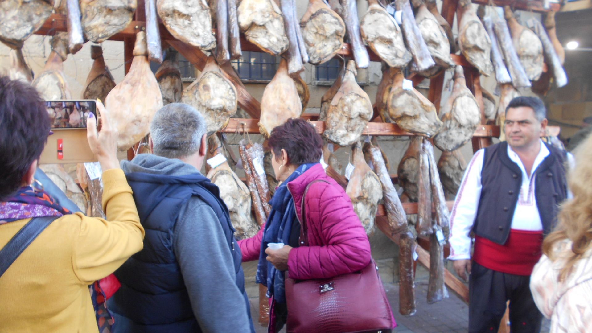 За осма поредна година в гр Елена започна традиционният Празник