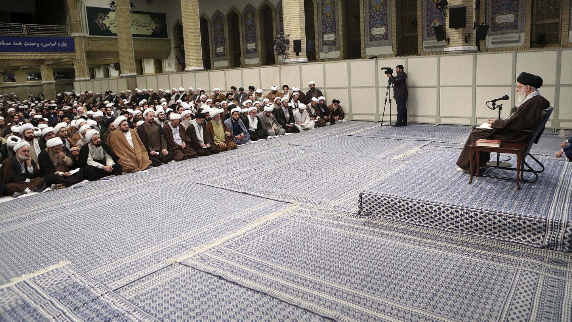 Иранският духовен лидер аятолах Али Хаменей изрази днес подкрепата си