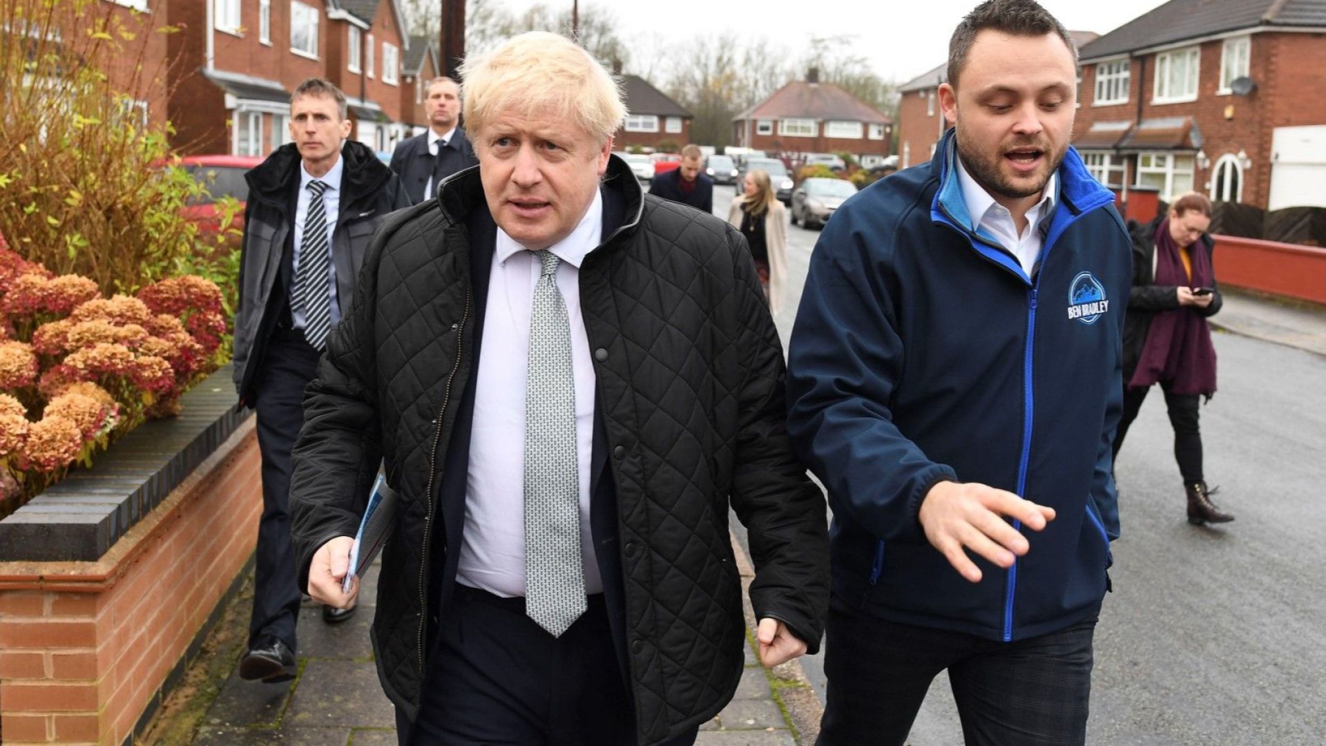 Британското правителство смята да повиши медицинската такса за чужденци до