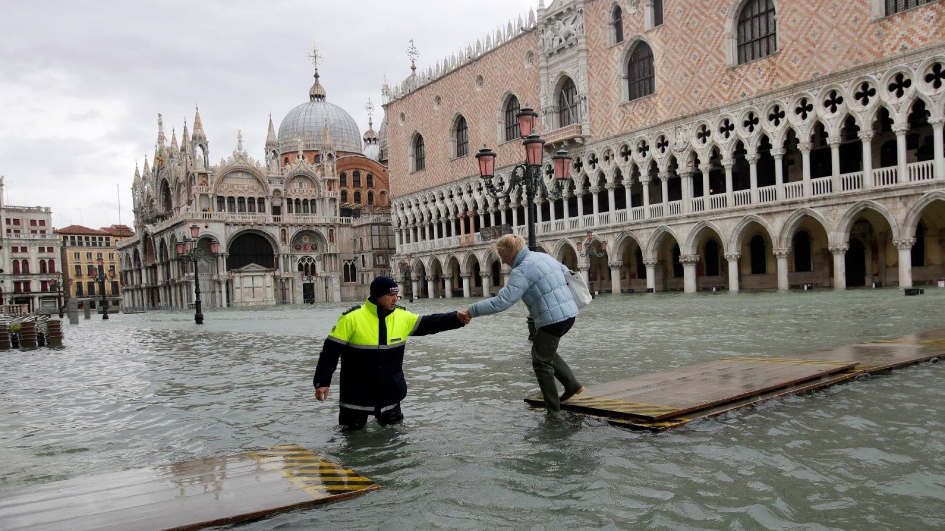 Около 70 процента от Венеция бе наводнена днес Нивото на