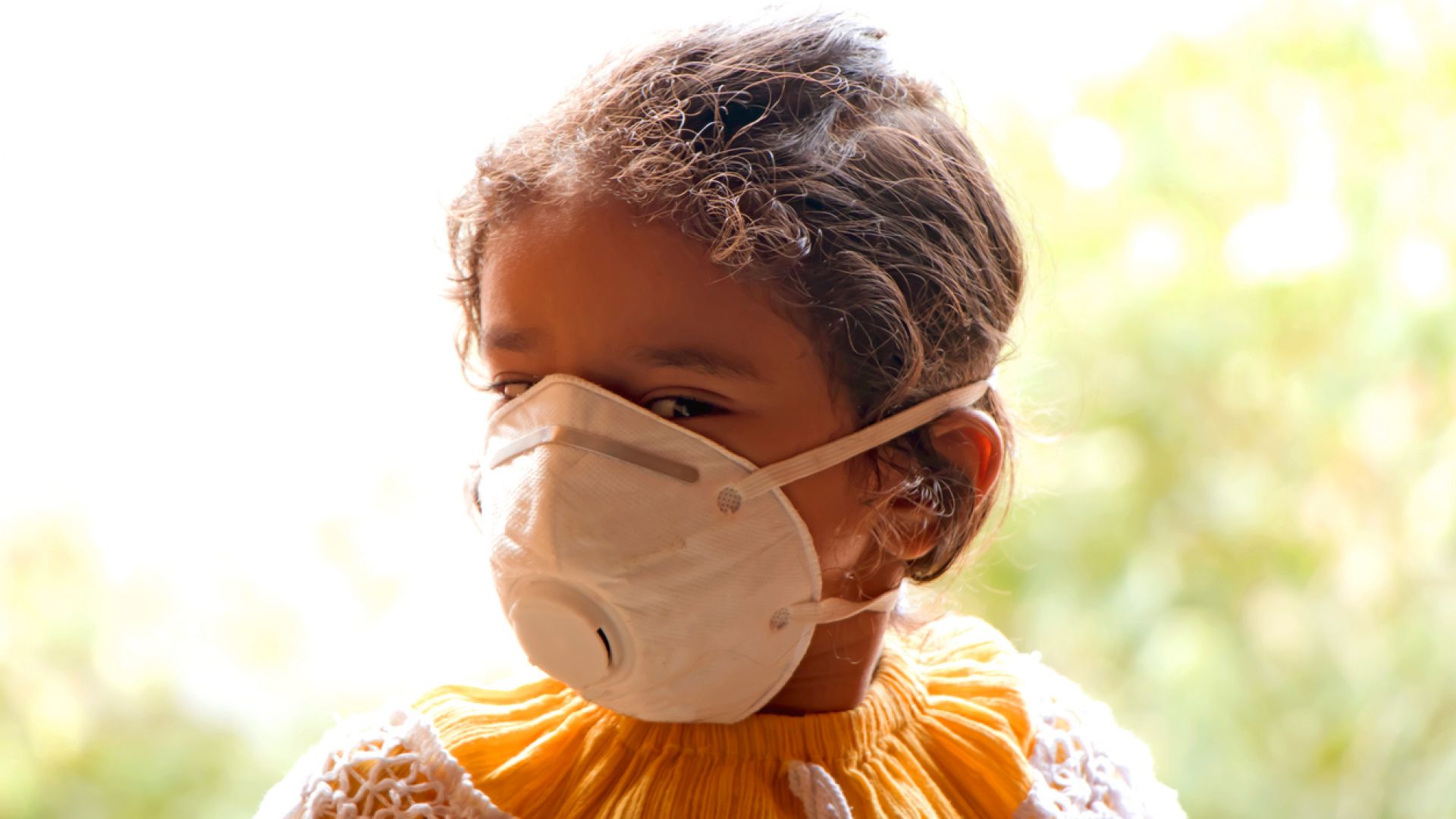 Бар за кислород предлага глътка спасение от смога в Делхи
