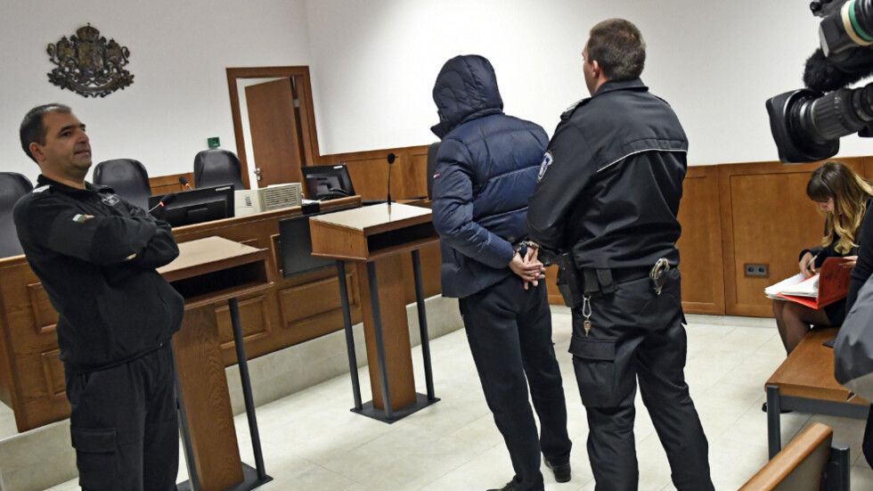 Състав на Софийски районен съд остави в ареста 41-годишния Свилен Н., който преди 4 дни открадна 140 000 лева от кола